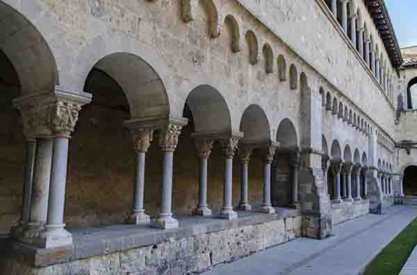 Barcelona - Sant Cugat del Valles 11 - monasterio de Sant Cugat - claustro.jpg